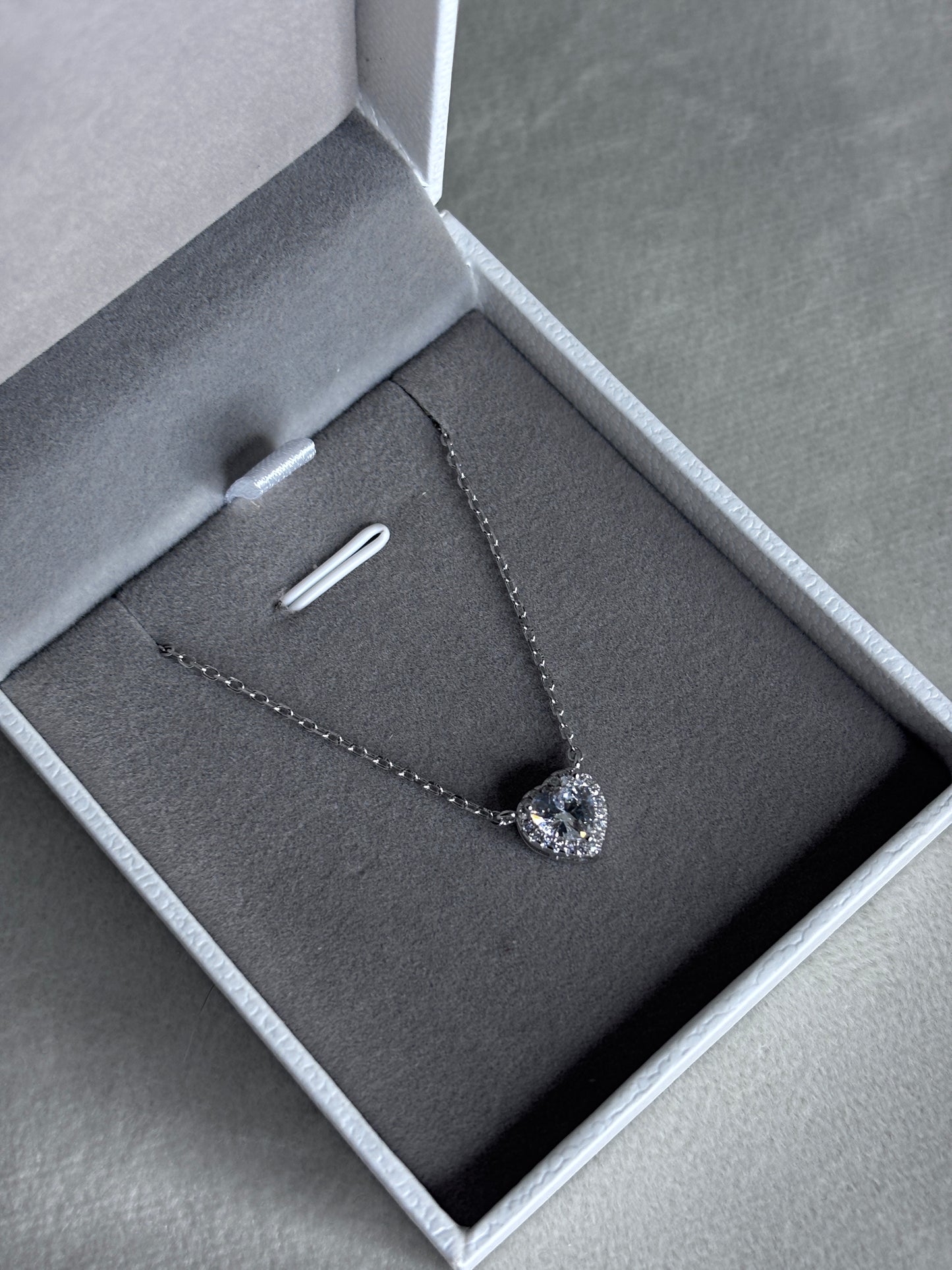 Necklace blanc