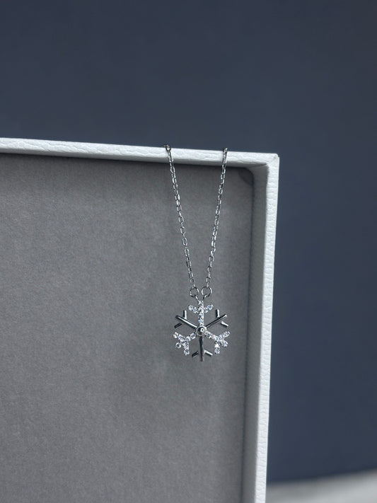 Snow necklace