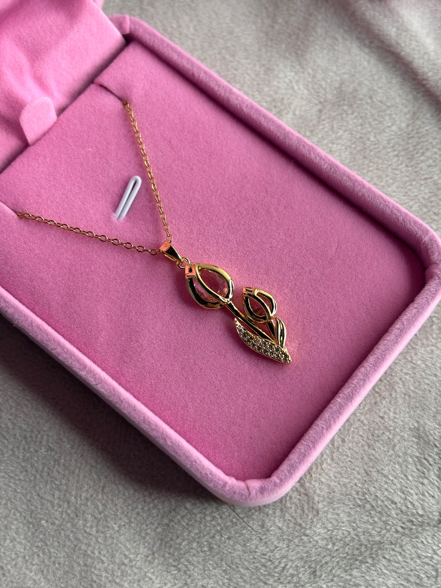 Necklace tulip rose